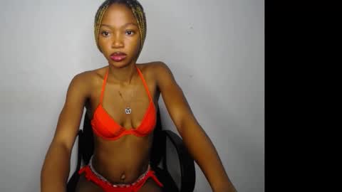 caroline online show from 11-18-25, 05:01