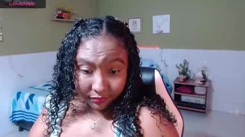 Snapshot of caroldelatorre chatting on 12-16-24, 05:54 Carol de la torre online show from 12-16-24, 05:54