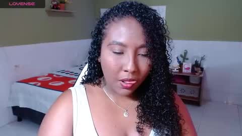 Snapshot of caroldelatorre chatting on 12-29-24, 05:54 Carol de la torre online show from 12-29-24, 05:54