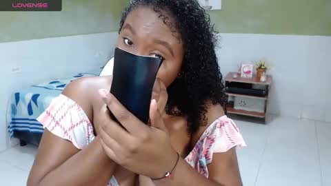 Snapshot of caroldelatorre chatting on 01-20-25, 06:43 Carol de la torre online show from 01-20-25, 06:43