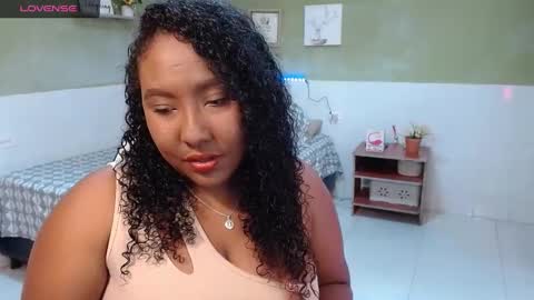 Snapshot of caroldelatorre chatting on 02-06-25, 03:09 Carol de la torre online show from 02-06-25, 03:09