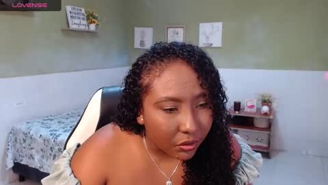 Snapshot of caroldelatorre chatting on 02-13-25, 09:27 Carol de la torre online show from 02-13-25, 09:27