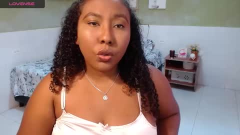 Snapshot of caroldelatorre chatting on 02-18-25, 10:36 Carol de la torre online show from 02-18-25, 10:36