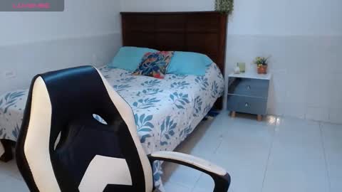 Snapshot of caroldelatorre chatting on 10-24-25, 02:24 Carol de la torre online show from 10-24-25, 02:24