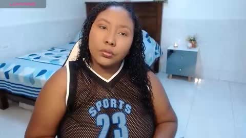 Snapshot of caroldelatorre chatting on 10-31-25, 08:21 Carol de la torre online show from 10-31-25, 08:21