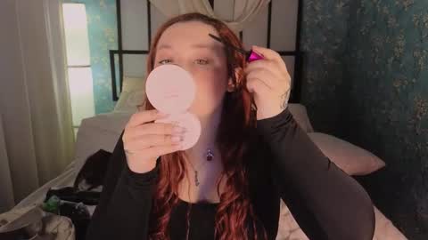 Snapshot of carolina_winter chatting on 10-18-25, 05:43 Mira online show from 10-18-25, 05:43