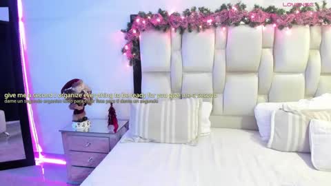 Snapshot of carolinafox_ chatting on 12-07-24, 12:08 caroline online show from 12-07-24, 12:08