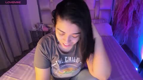 Snapshot of carolinafox_ chatting on 10-22-25, 04:35 caroline online show from 10-22-25, 04:35