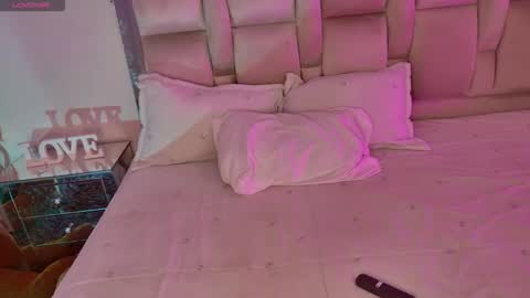 caroline online show from 11-25-25, 04:56