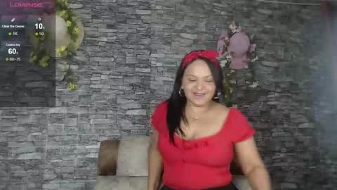 Snapshot of carolinajamess chatting on 01-16-25, 09:19 Camelia online show from 01-16-25, 09:19