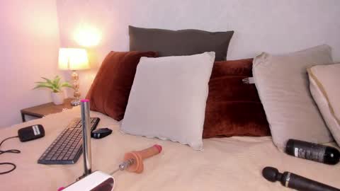  Caroline  online show from 05-19-26, 11:38