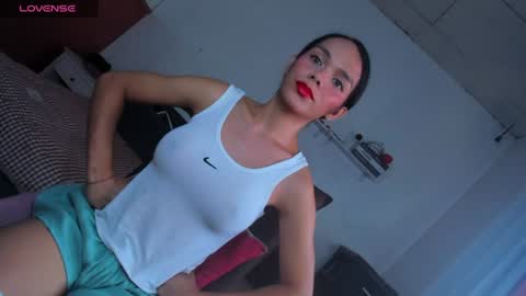 Snapshot of caroline_east chatting on 07-22-26, 01:41 caroline_east online show from 07-22-26, 01:41