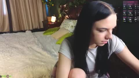 Snapshot of caroline_hey chatting on 03-05-26, 09:27 Mary and Carol online show from 03-05-26, 09:27