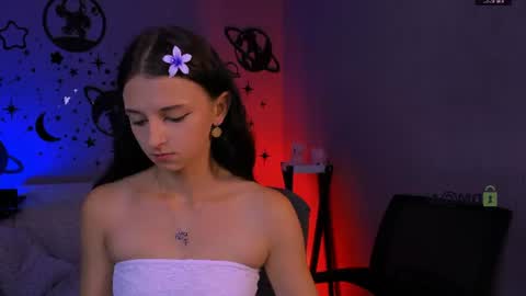 Snapshot of caroline_honeyy chatting on 07-13-26, 09:01 Caroline online show from 07-13-26, 09:01