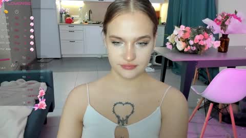 Snapshot of caroline_kiparis chatting on 12-02-24, 02:42 Caro online show from 12-02-24, 02:42