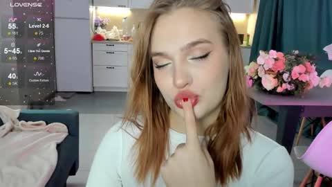 Snapshot of caroline_kiparis chatting on 12-05-24, 11:51 Caro online show from 12-05-24, 11:51