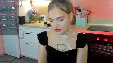Snapshot of caroline_kiparis chatting on 12-13-24, 11:28 Caro online show from 12-13-24, 11:28