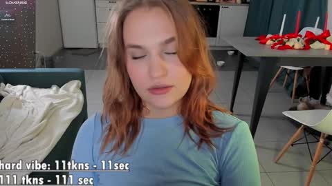 Snapshot of caroline_kiparis chatting on 12-20-24, 03:58 Caro online show from 12-20-24, 03:58