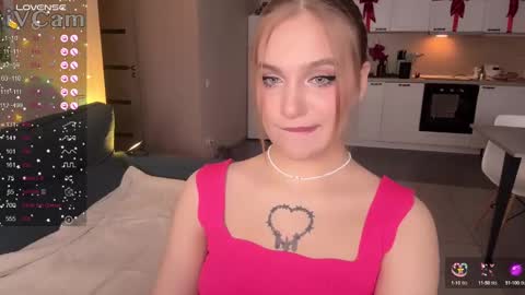 Snapshot of caroline_kiparis chatting on 02-06-25, 10:21 Caro online show from 02-06-25, 10:21