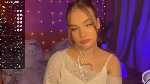 Snapshot of caroline_kiparis chatting on 02-26-25, 11:59 Caro online show from 02-26-25, 11:59