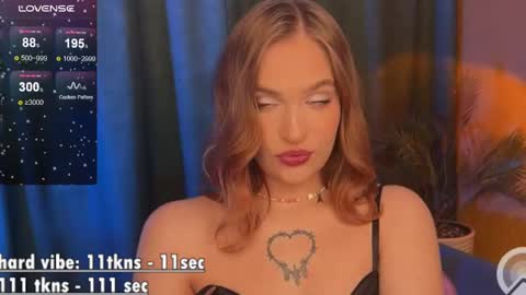 Snapshot of caroline_kiparis chatting on 03-06-25, 11:09 Caro online show from 03-06-25, 11:09