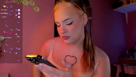 Snapshot of caroline_kiparis chatting on 09-27-25, 08:25 Caro online show from 09-27-25, 08:25