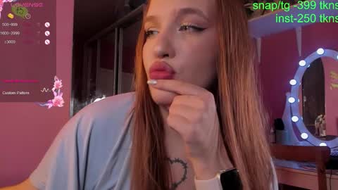 Snapshot of caroline_kiparis chatting on 11-04-25, 08:41 Caro online show from 11-04-25, 08:41