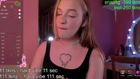 Snapshot of caroline_kiparis chatting on 11-07-25, 10:43 Caro online show from 11-07-25, 10:43