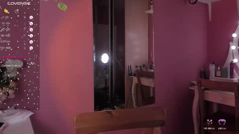 Snapshot of caroline_kiparis chatting on 11-25-25, 07:58 Caro online show from 11-25-25, 07:58