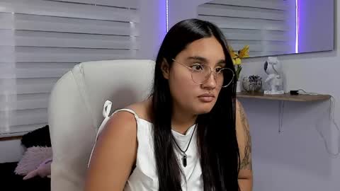 caroline_rodriguez_9 online show from 04-18-26, 07:18