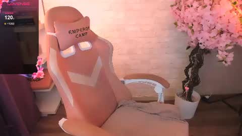 Snapshot of carolinedesire chatting on 06-26-26, 01:37 Caroline online show from 06-26-26, 01:37