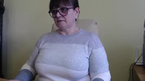 Snapshot of carolinedream_ chatting on 03-10-25, 01:43 CarolineDream  online show from 03-10-25, 01:43