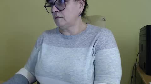 Snapshot of carolinedream_ chatting on 09-22-25, 12:18 CarolineDream  online show from 09-22-25, 12:18