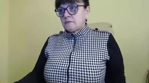 Snapshot of carolinedream_ chatting on 10-24-25, 09:28 CarolineDream  online show from 10-24-25, 09:28