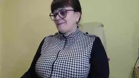 Snapshot of carolinedream_ chatting on 10-27-25, 06:28 CarolineDream  online show from 10-27-25, 06:28