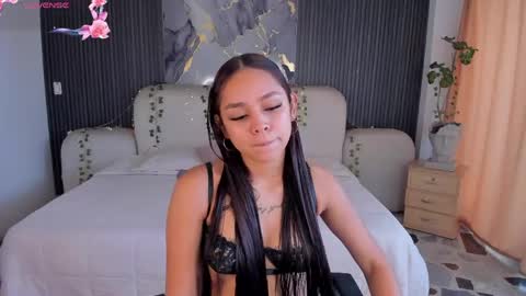 Caroline online show from 06-08-26, 01:33