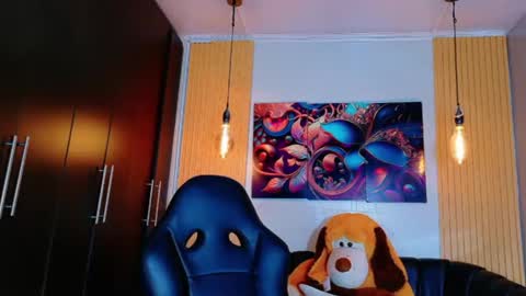 Snapshot of carolinejesh chatting on 02-25-26, 07:01 carolinejesh online show from 02-25-26, 07:01