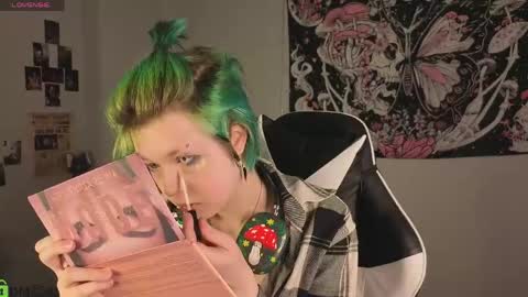 CarolineRichter online show from 04-24-26, 03:31