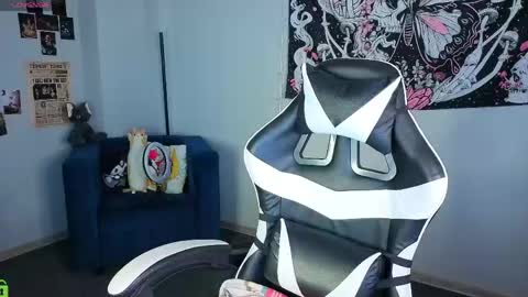 CarolineRichter online show from 04-28-26, 03:00