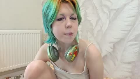 Snapshot of carolinerichter chatting on 06-14-26, 10:06 CarolineRichter online show from 06-14-26, 10:06