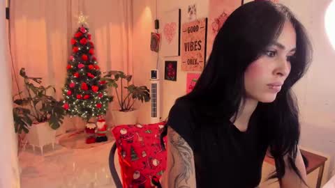 Snapshot of carolinerousev chatting on 12-26-24, 02:59 carol  online show from 12-26-24, 02:59