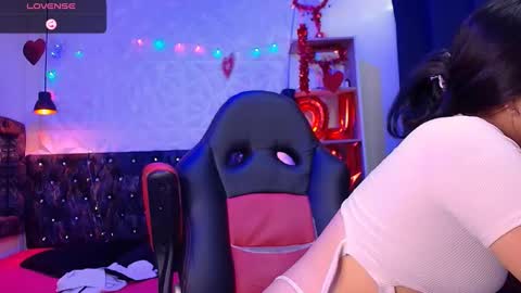 Snapshot of carolinescoth_dl chatting on 02-28-25, 05:48 Caroline Scoth online show from 02-28-25, 05:48