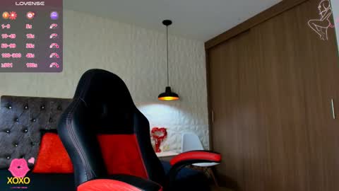 Snapshot of carolinescoth_dl chatting on 09-22-25, 05:37 Caroline Scoth online show from 09-22-25, 05:37