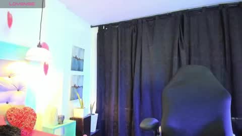 Snapshot of carolinne_89 chatting on 02-13-25, 01:37 caro online show from 02-13-25, 01:37