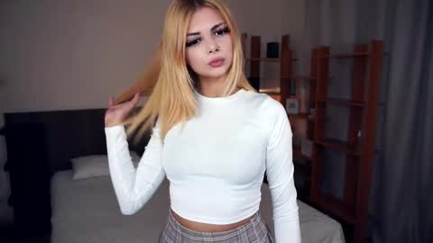 Hello everyone Im Monica Its my first day Were going to have fun together  online show from 09-08-25, 07:57