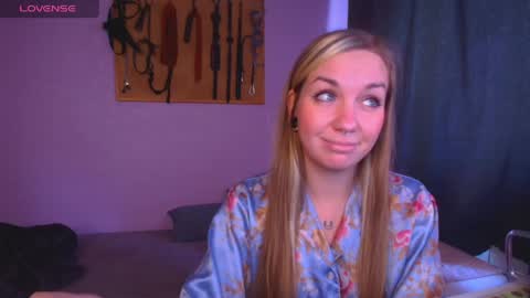 Carrie online show from 04-27-26, 06:44