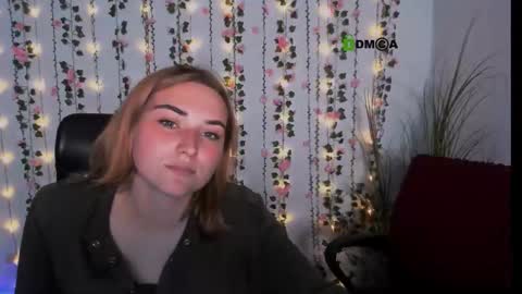 Snapshot of casey_meow_ chatting on 09-25-25, 01:04 casey_meow_ online show from 09-25-25, 01:04