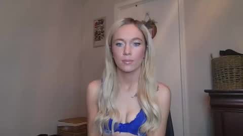 Snapshot of caseygirl6879 chatting on 10-12-25, 03:55 Casey Lakes online show from 10-12-25, 03:55