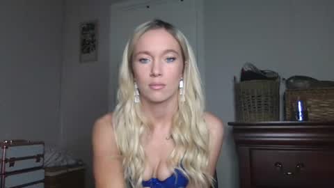 Snapshot of caseygirl6879 chatting on 10-19-25, 04:40 Casey Lakes online show from 10-19-25, 04:40