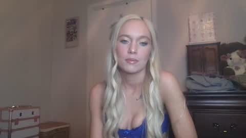 Snapshot of caseygirl6879 chatting on 11-17-25, 04:18 Casey Lakes online show from 11-17-25, 04:18